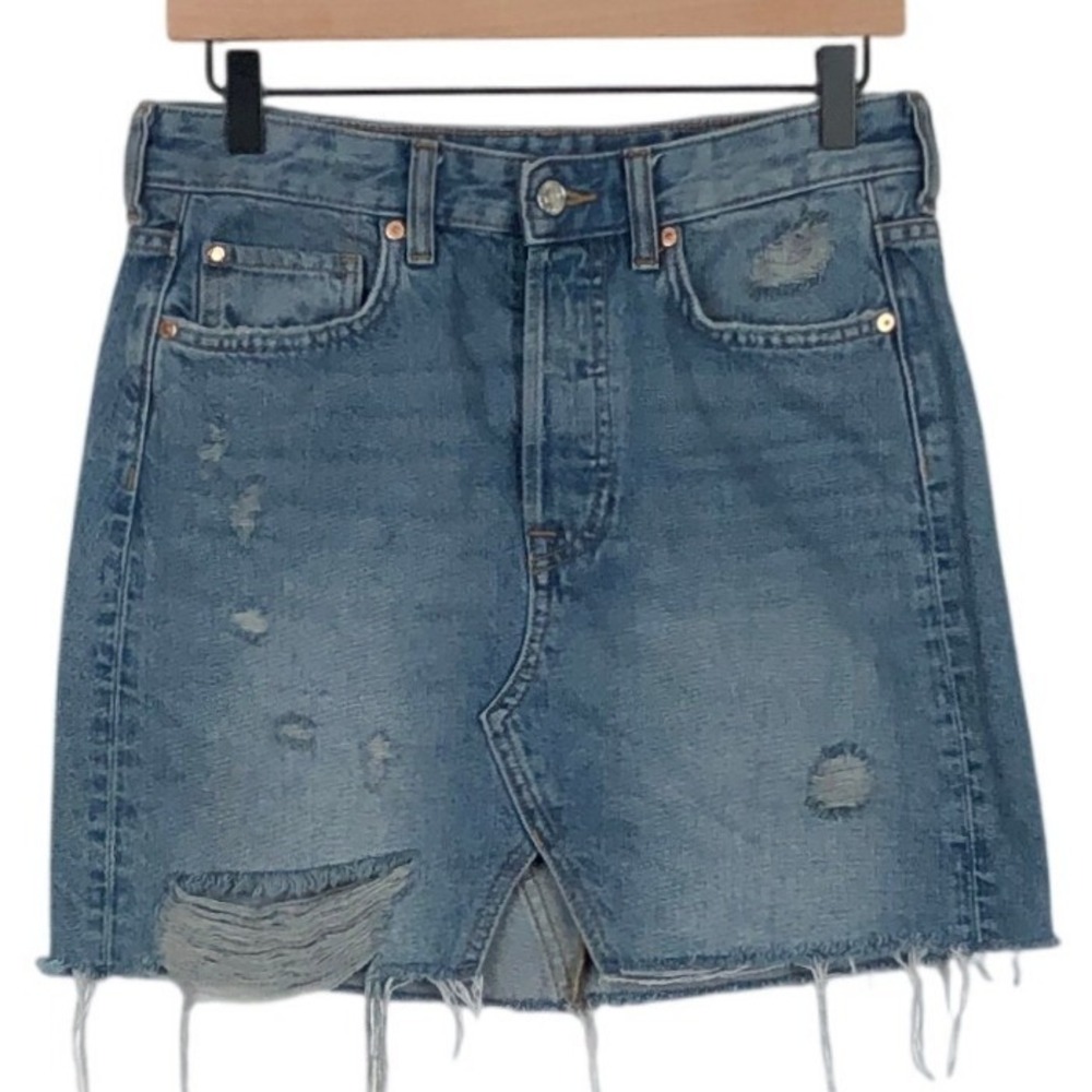 HM &Denim Blue Distressed Mini Skirt Size 6 Frayed Hem Button Fly Medium Wash